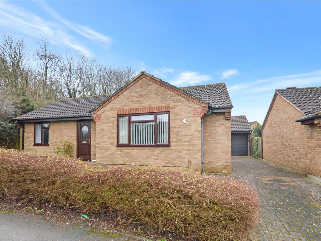 3 bed bungalow for sale in Shropshire Close, Shaw, West Swindon SN5, £