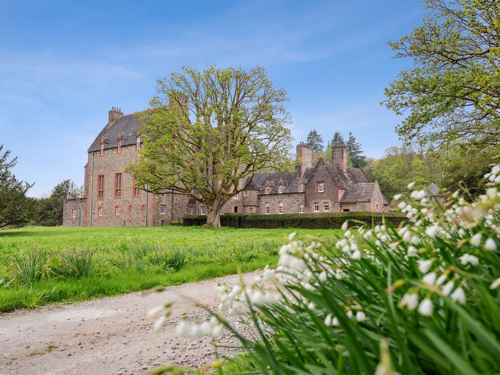 5 bed flat to rent in Formakin Estate Houston Road,