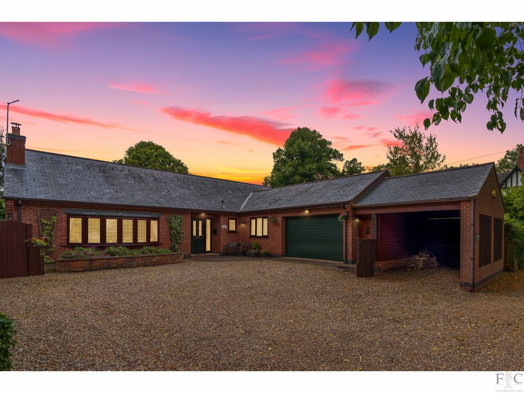 4 bed detached bungalow for sale in Burnmill Road, Market Harborough