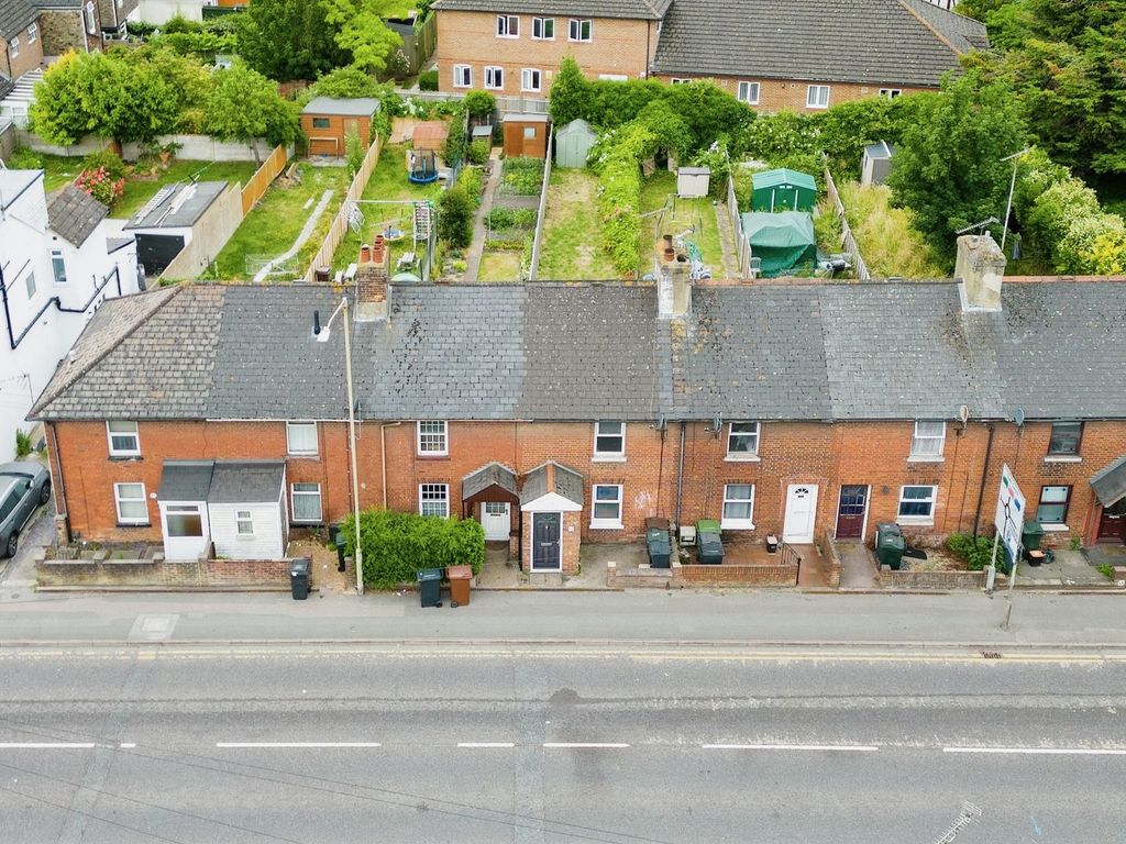 2 bed terraced house for sale in Hythe Road, Ashford TN24, £235,000