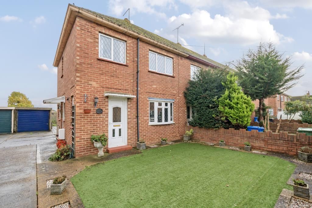 3 bed end terrace house for sale in Windsor, Berkshire SL4, £400,000