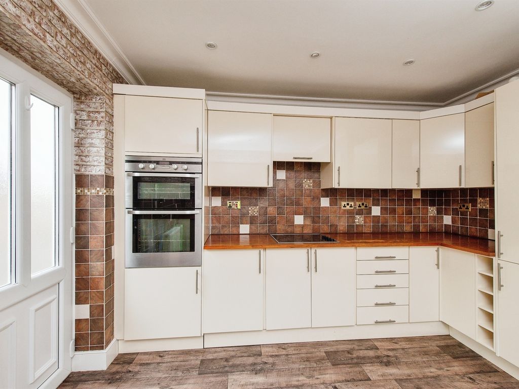 3 bed detached bungalow for sale in Wrights Lane, Cridling Stubbs