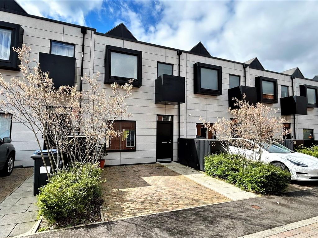 2 bed terraced house for sale in South Loop Park, Birmingham B16 Zoopla