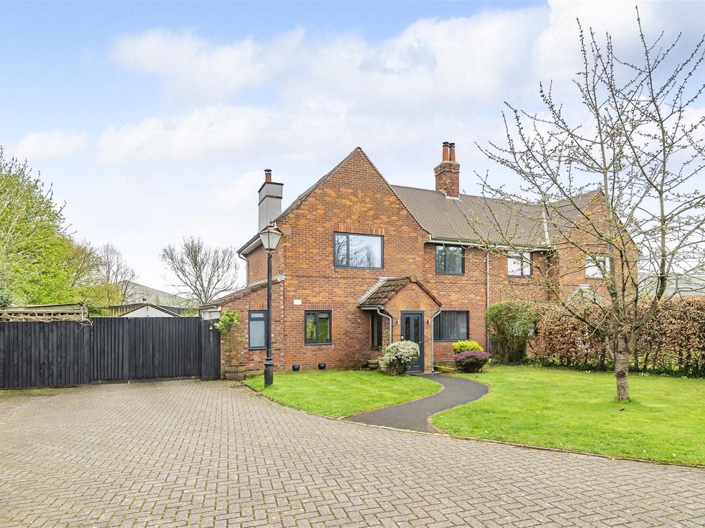 3 bed semidetached house for sale in Walford Cross, Taunton TA2, £