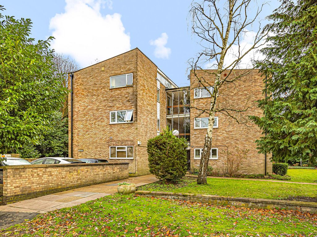 2 bed flat for sale in Pine Grove, Weybridge KT13, £269,500 Zoopla