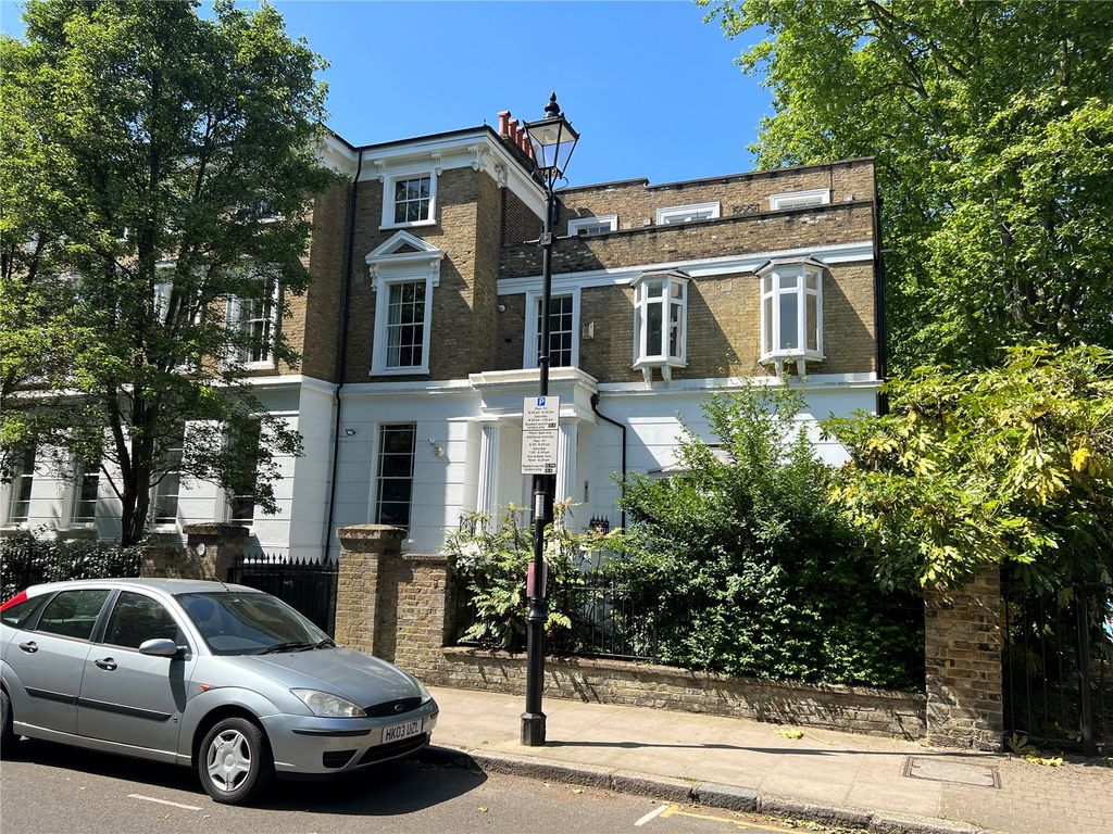 2 bed flat for sale in Highbury Crescent, Highbury Fields, Highbury