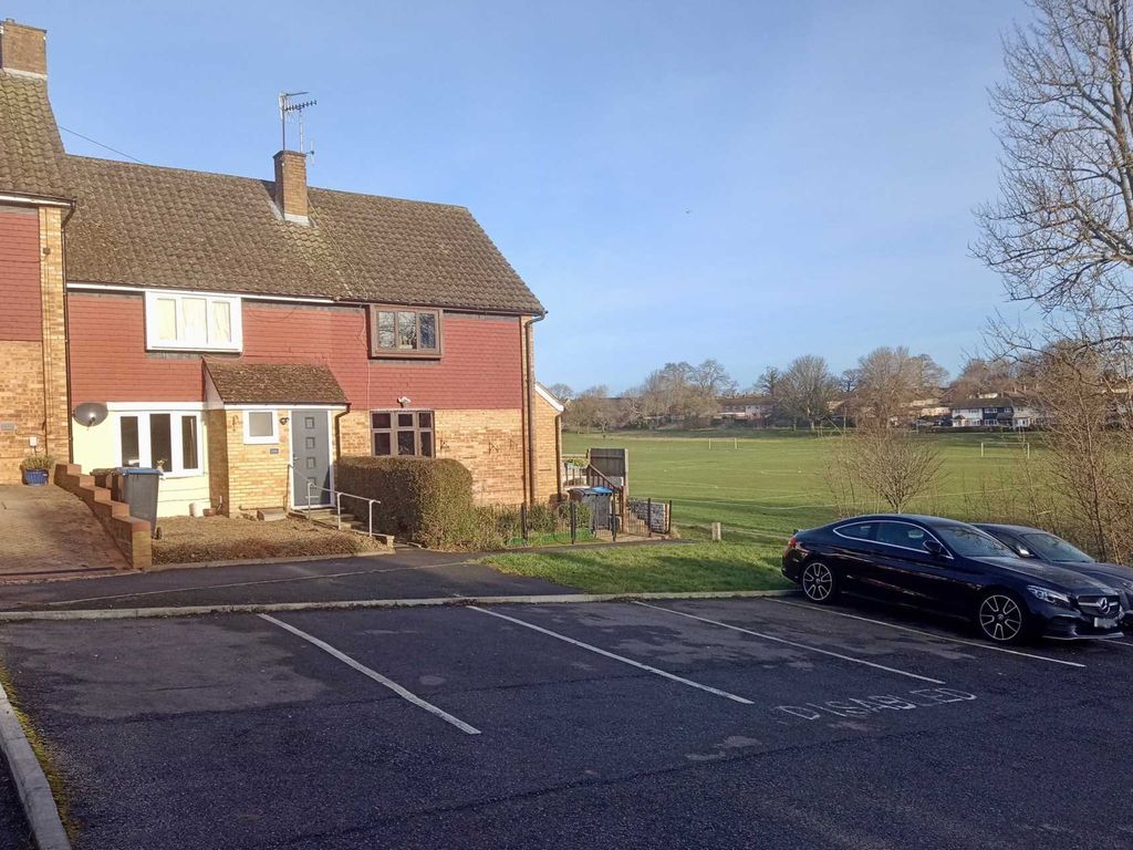 2 bed property for sale in Spring Lane, Hemel Hempstead HP1, £365,000