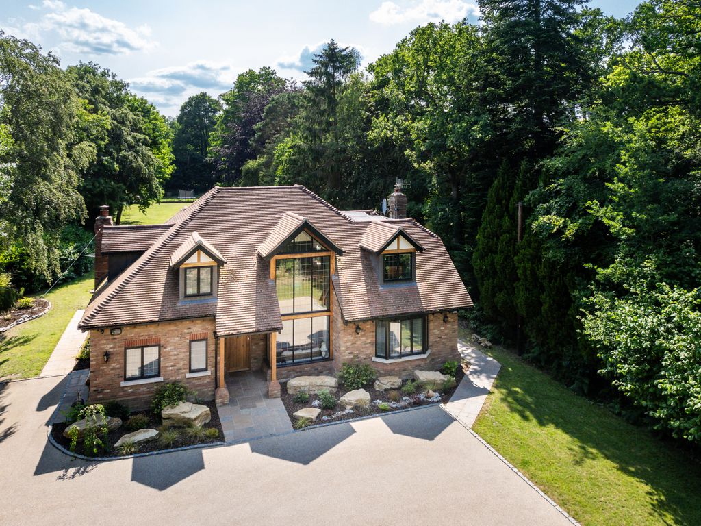 4 bed detached house for sale in Lake View Road, Felbridge, East