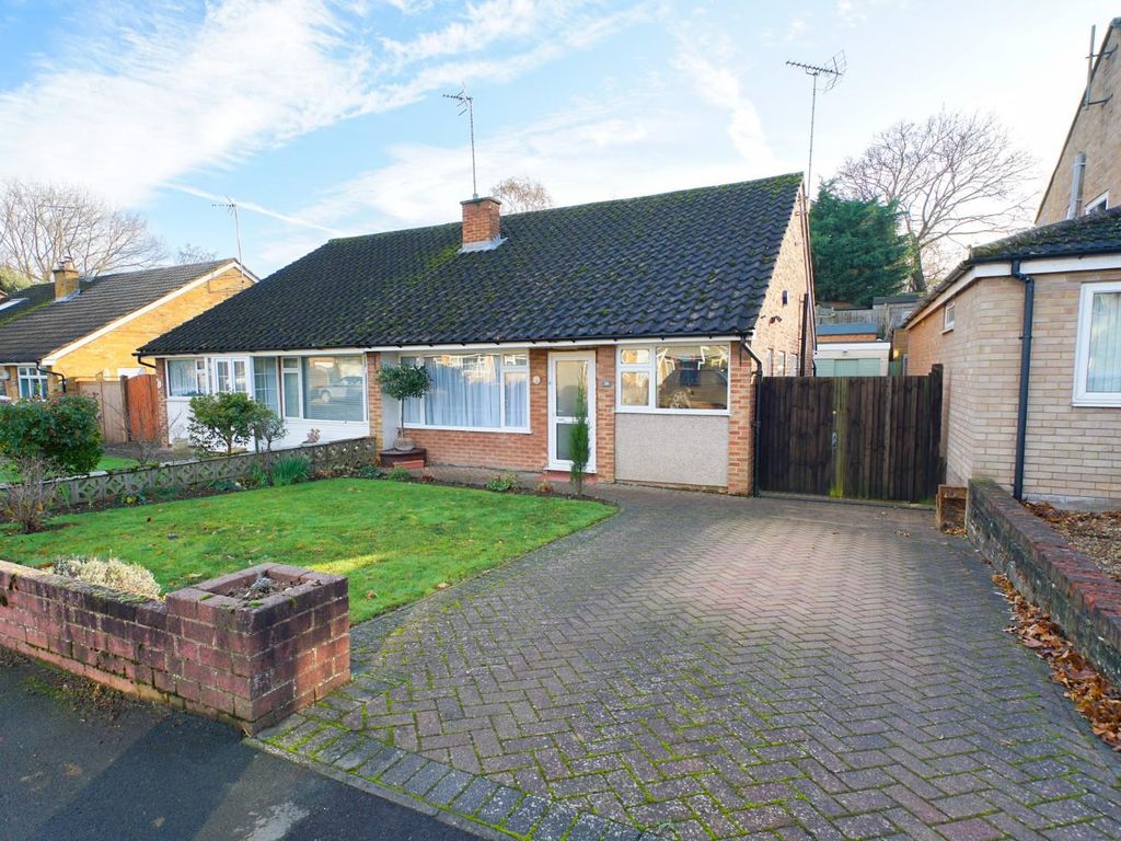 3 bed semidetached bungalow for sale in The Paddocks, Leighton Buzzard LU7, £400,000 Zoopla