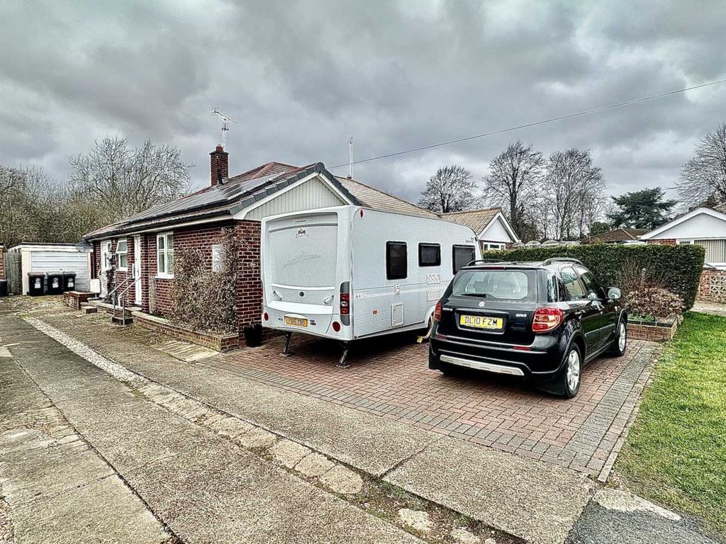 3 bed semidetached house for sale in Twyford Avenue, Wellingborough