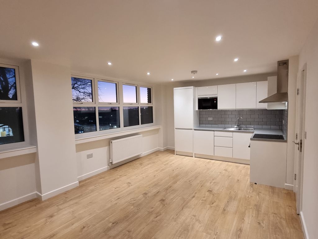 2 bed flat to rent in Rickfords Hill, Aylesbury HP20 Zoopla