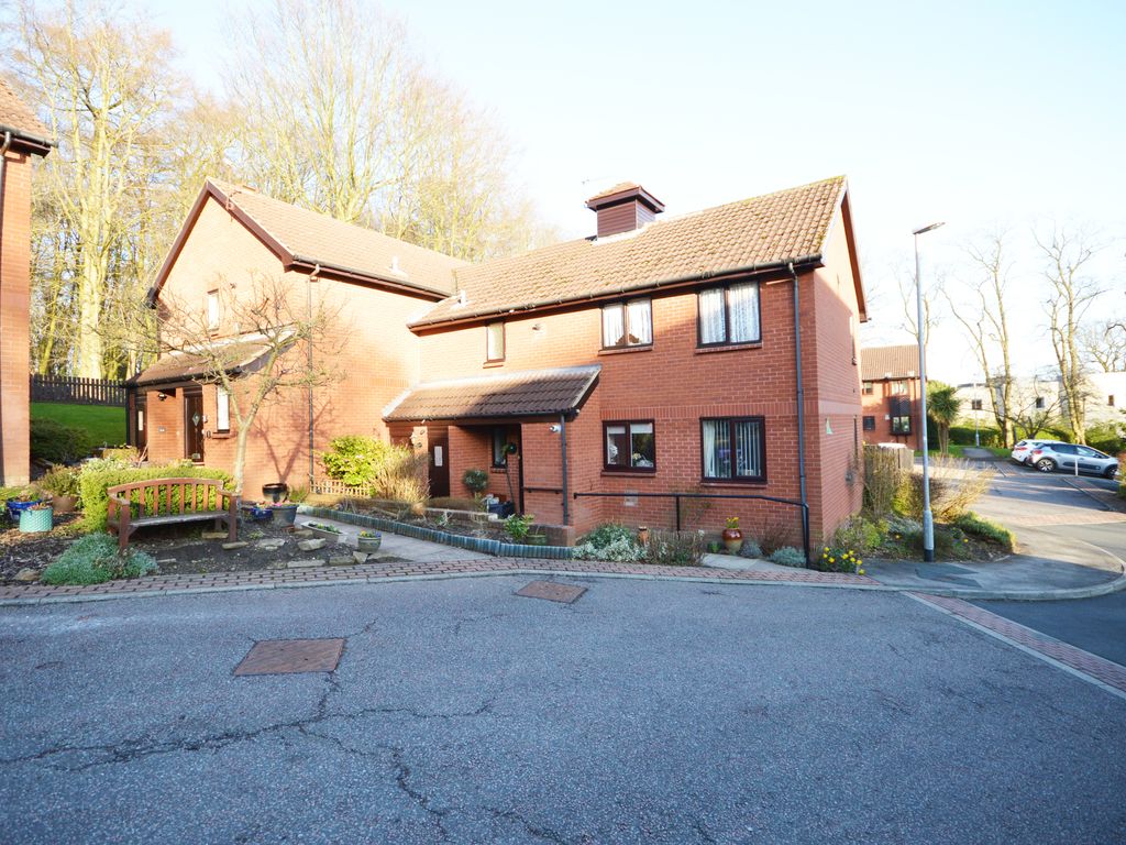 2 bed flat for sale in Maple Croft, Moortown, Leeds, West Yorkshire
