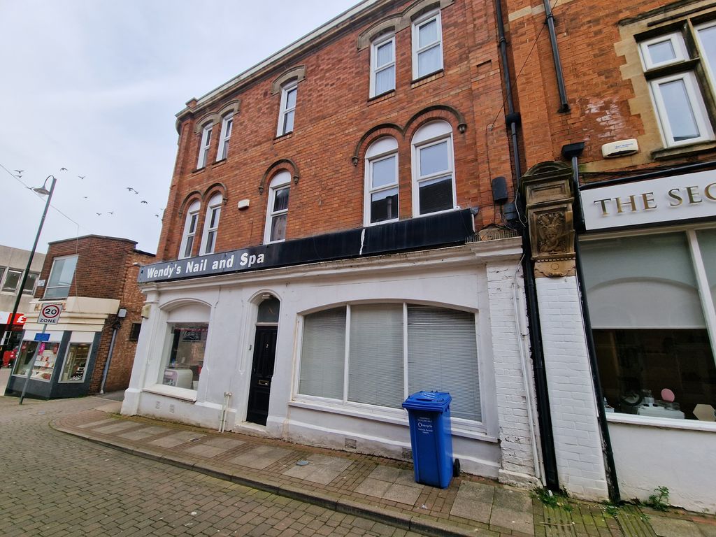 2 bed flat to rent in Meeting Lane, Kettering NN16 Zoopla