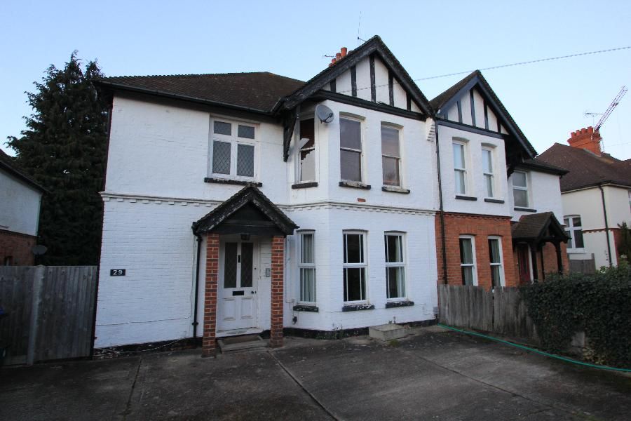 2 bed flat to rent in York Road, Woking GU22 Zoopla