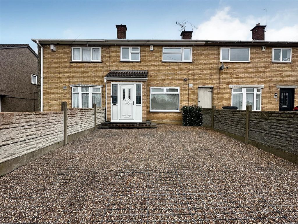 3 bed terraced house for sale in Stornaway Road, Leicester LE5, £