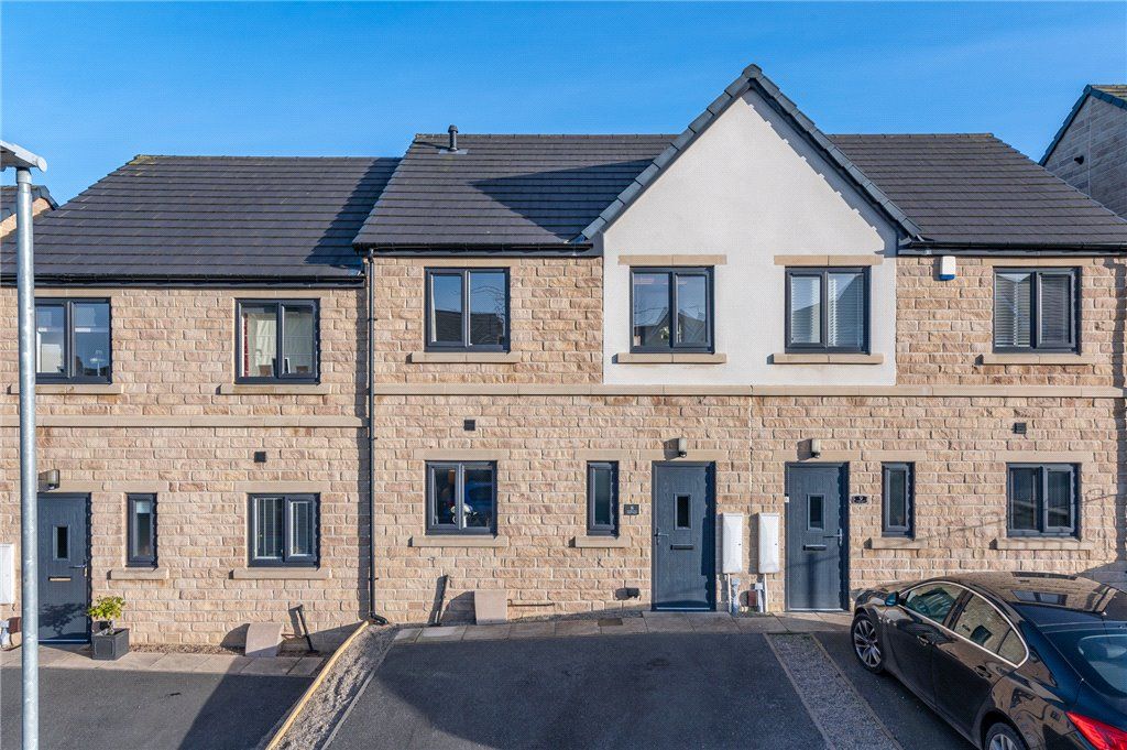 3 bed terraced house for sale in Acacia Court, Sandy Lane, Bradford