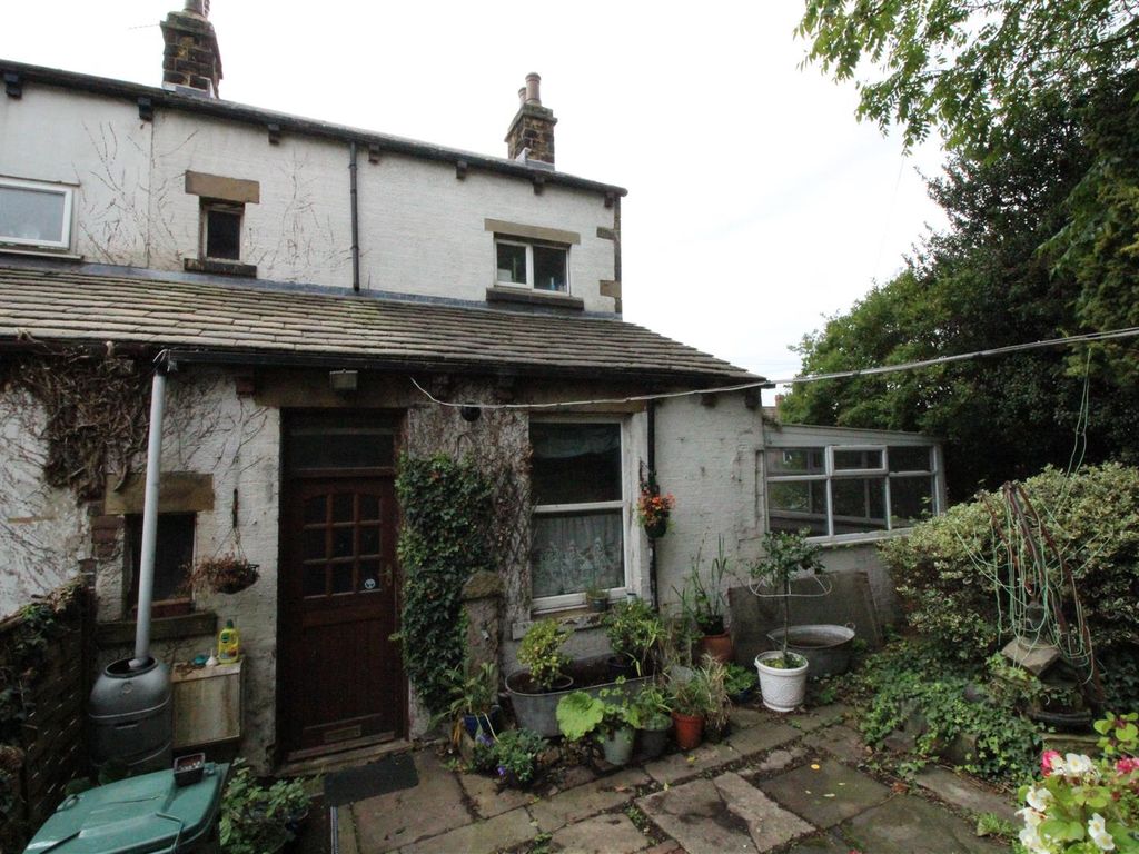 2 bed end terrace house for sale in High Street, Birstall, Batley WF17