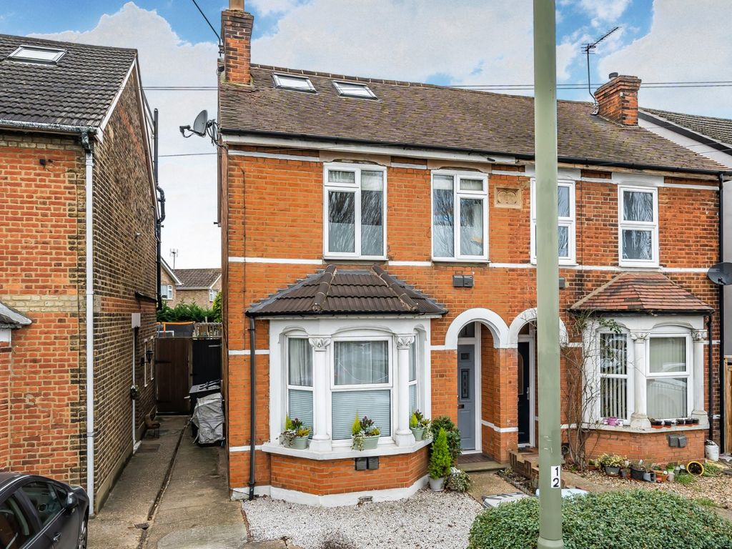 3 bed semidetached house for sale in Addlestone, Surrey KT15, £525,000