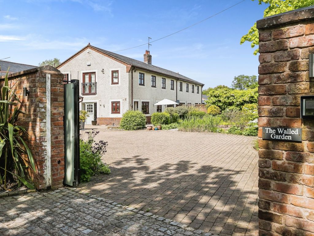 4 bed semidetached house for sale in Ledsham Hall Lane, Ellesmere Port