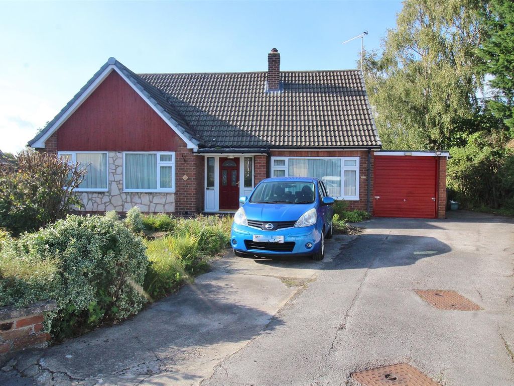 4 bed detached bungalow for sale in Applecroft Road, Selby YO8, £
