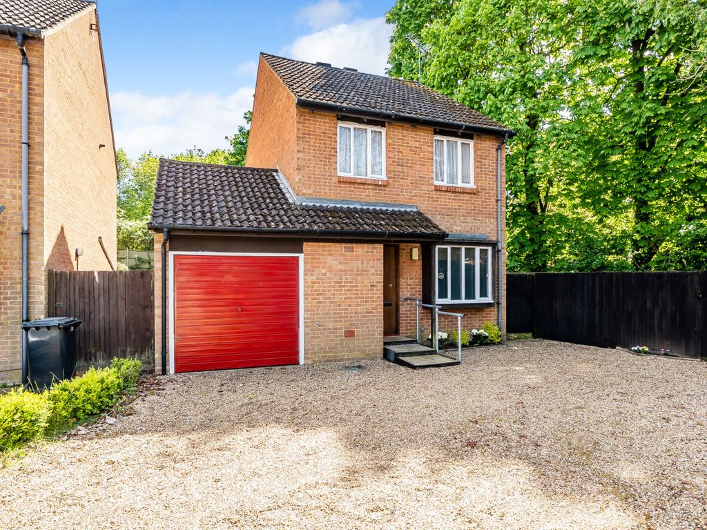 3 bed detached house for sale in Fenwick Close, Goldsworth Park, Woking