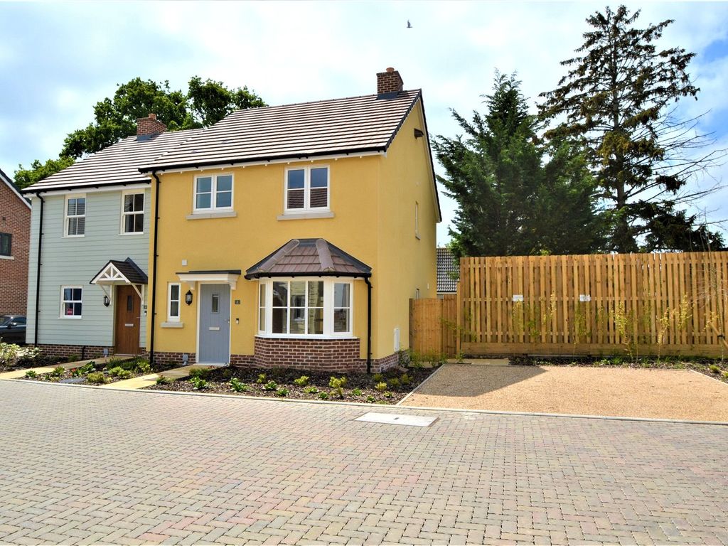 3 bed semidetached house to rent in Wildflower Meadow, London Road