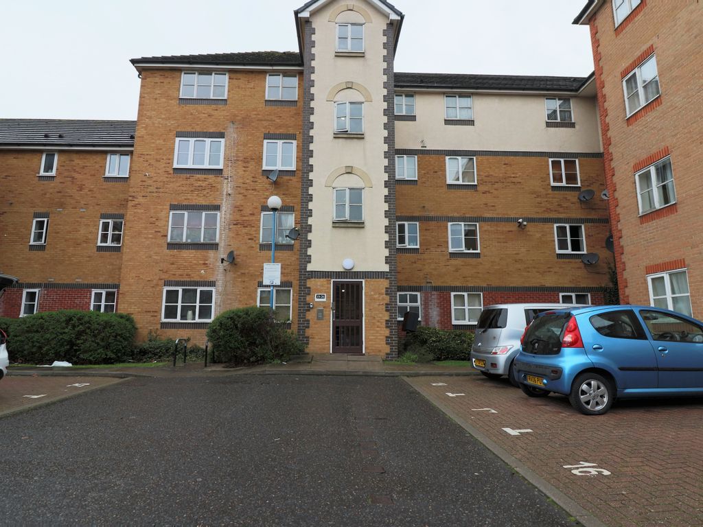 2 bed flat to rent in Blessing Way, Barking IG11 Zoopla