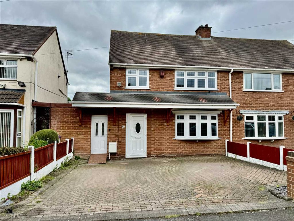 3 bed semidetached house for sale in Brindley Avenue, Wednesfield
