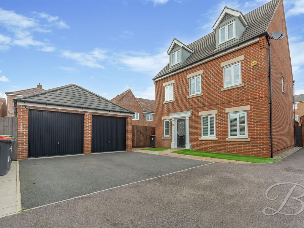 5 bed detached house for sale in Sorrel Drive, KirkbyInAshfield