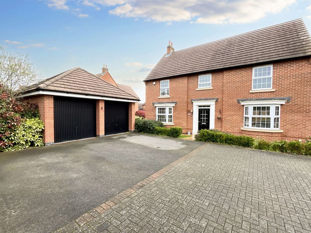 5 bed detached house for sale in Springwell Lane, Whetstone LE8, £