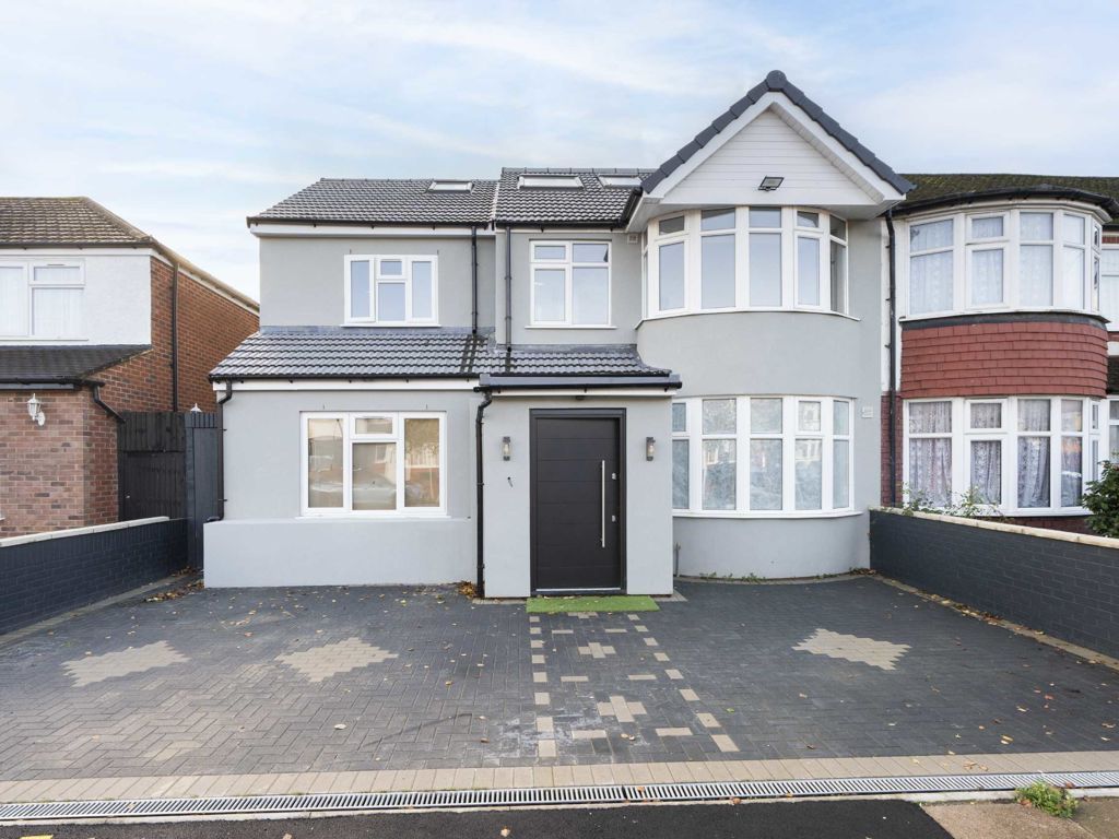 2 bed flat to rent in David Avenue, Greenford UB6, £2,100 pcm Zoopla