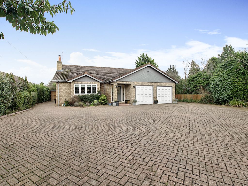 4 bed bungalow for sale in Eastern Way, Ponteland, Newcastle Upon Tyne
