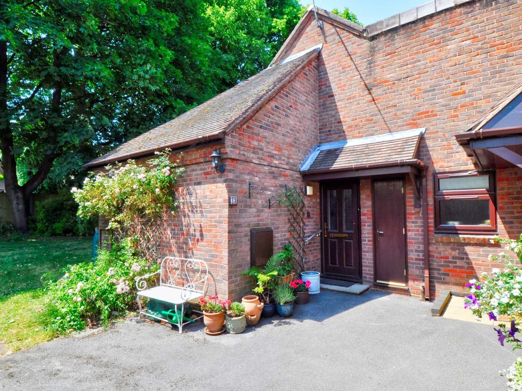 2 bed bungalow for sale in Bowling Court, Henley On Thames RG9 Zoopla