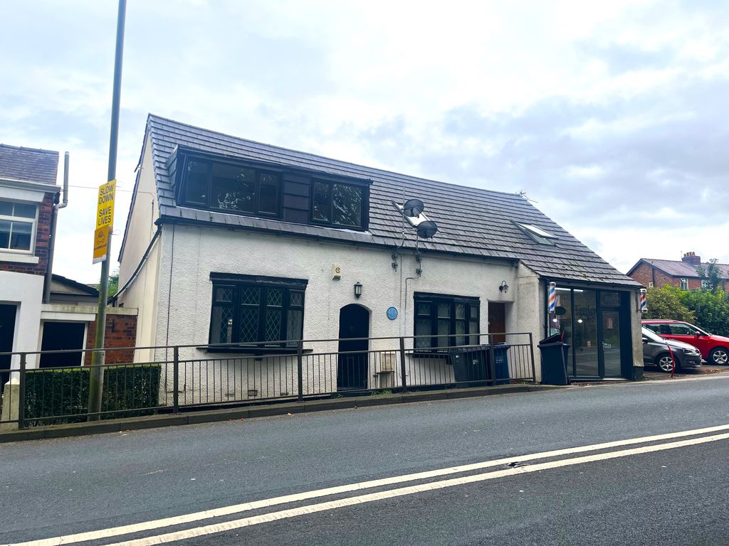 2 bed flat for sale in Leyland Road, Penwortham, Preston PR1, £130,000