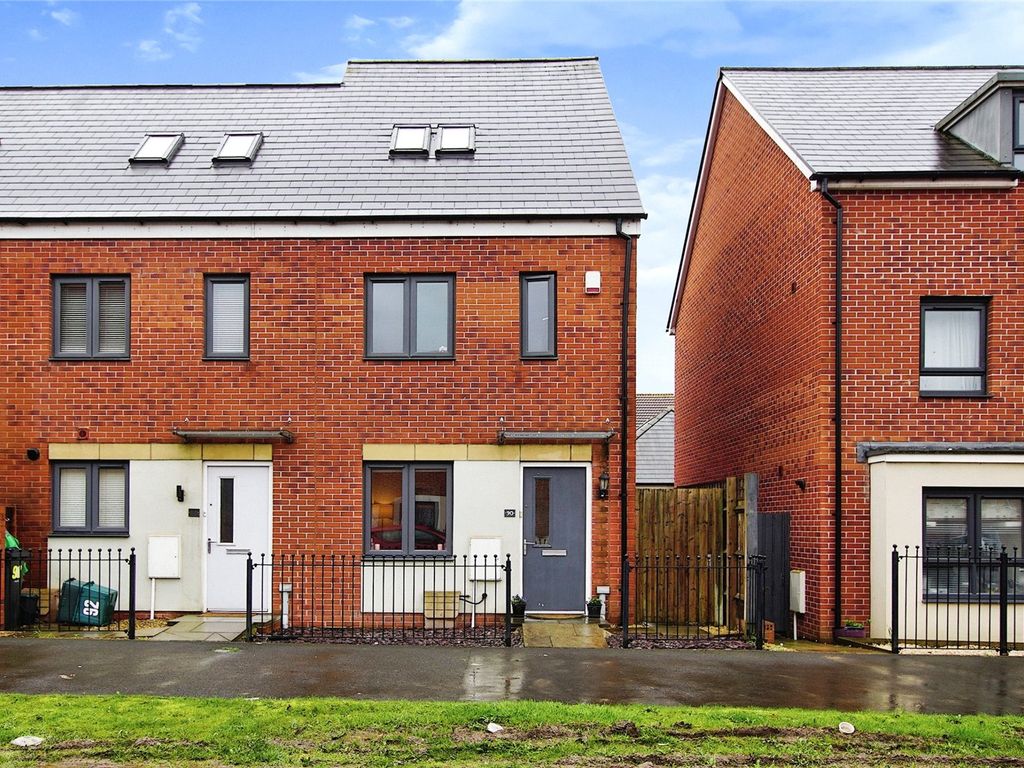3 bed town house for sale in Jenner Boulevard, Lyde Green, Bristol BS16