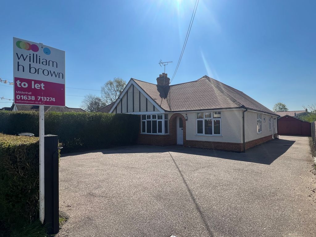 3 bed semidetached bungalow to rent in Kingsway, Mildenhall, Bury St