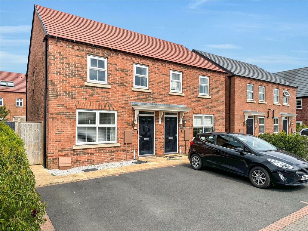 3 bed semidetached house for sale in Garner Way, Fleckney