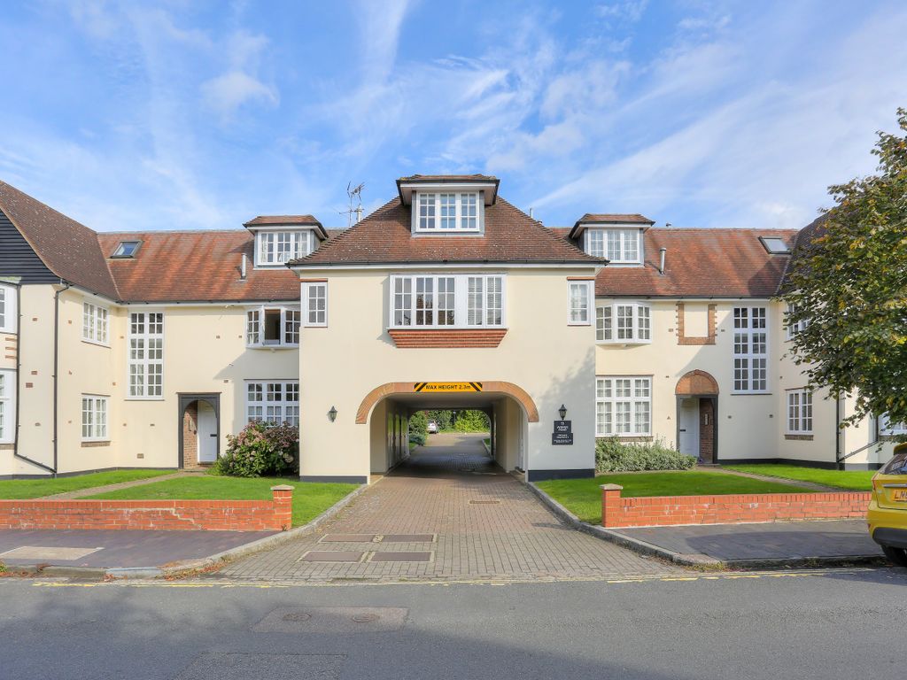 2 bed flat to rent in Avenue Road, 11 St Albans, Herts AL1, £1,695 pcm