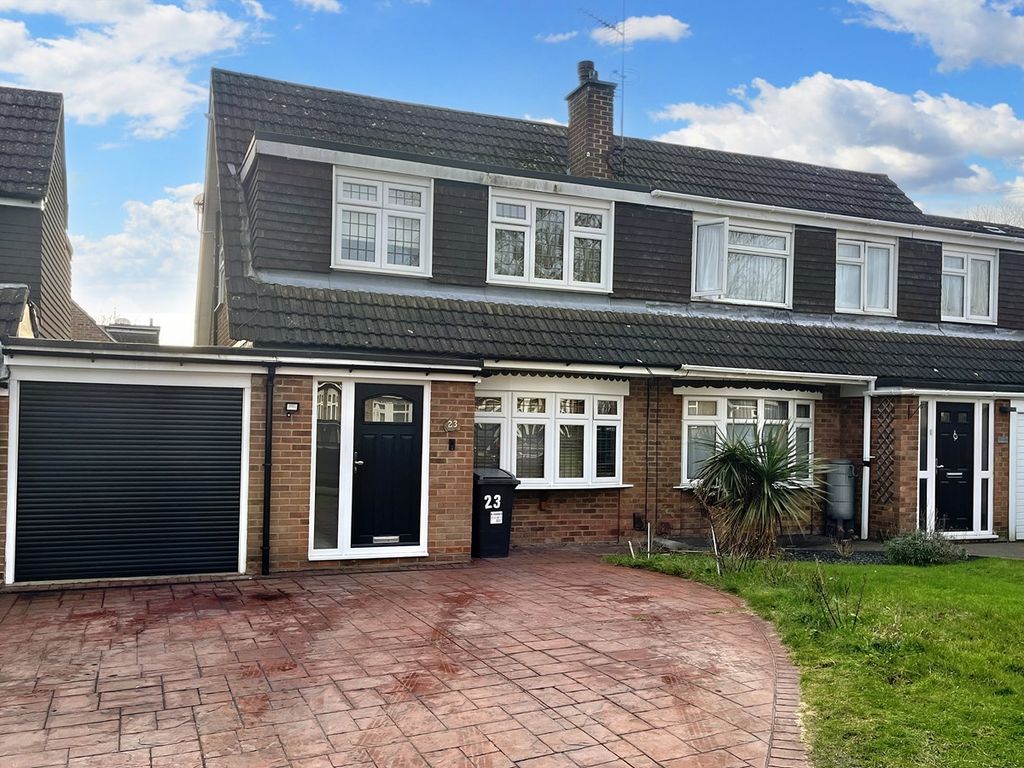 3 bed semidetached house for sale in Roughtons, Galleywood, Chelmsford