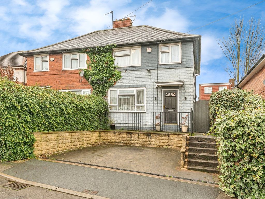 3 bed semidetached house for sale in Thorn Grove, Gipton, Leeds LS8, £