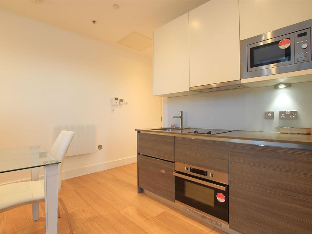 Studio to rent in Trinity Square, Staines Road, Hounslow TW3, £1,250