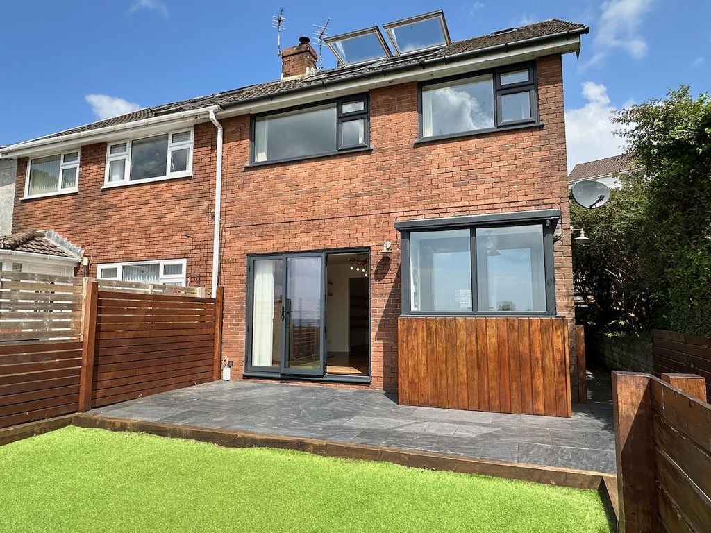 4 bed semidetached house to rent in Brynmead Close, Sketty, Swansea