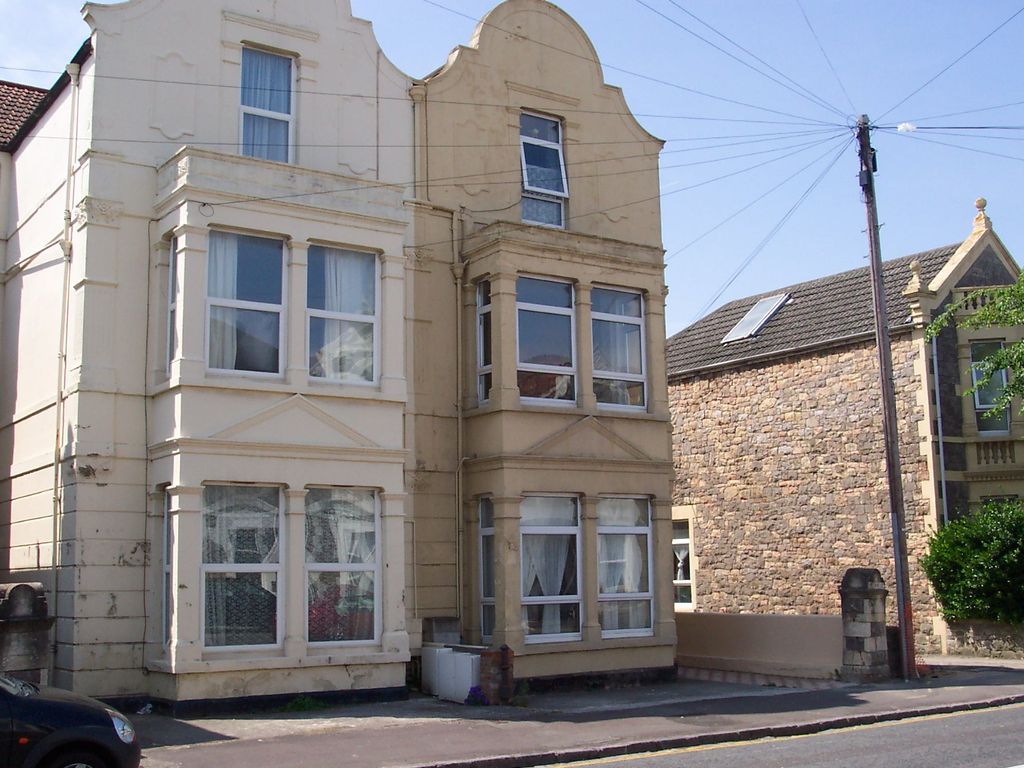 1 bed flat to rent in Clevedon Road, WestonSuperMare BS23, £750 pcm