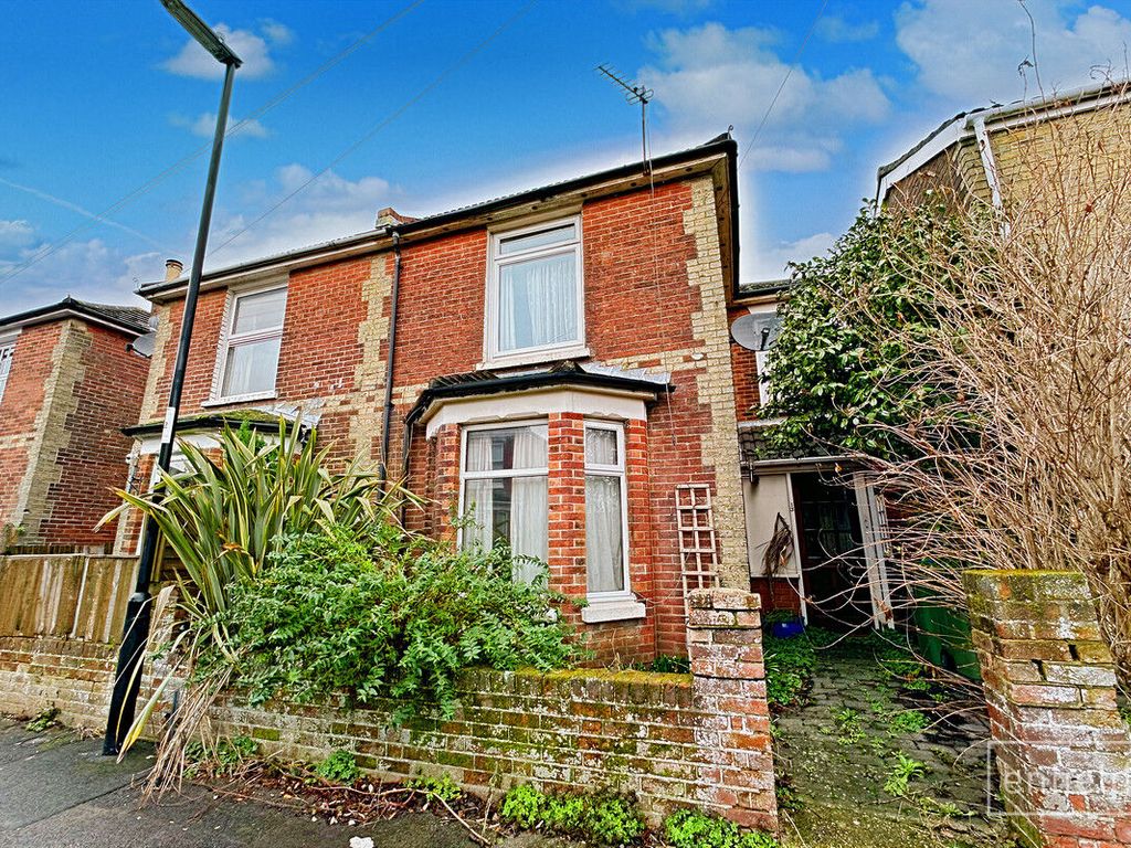 3 bed semidetached house for sale in Albany Road, Hampshire SO15, £