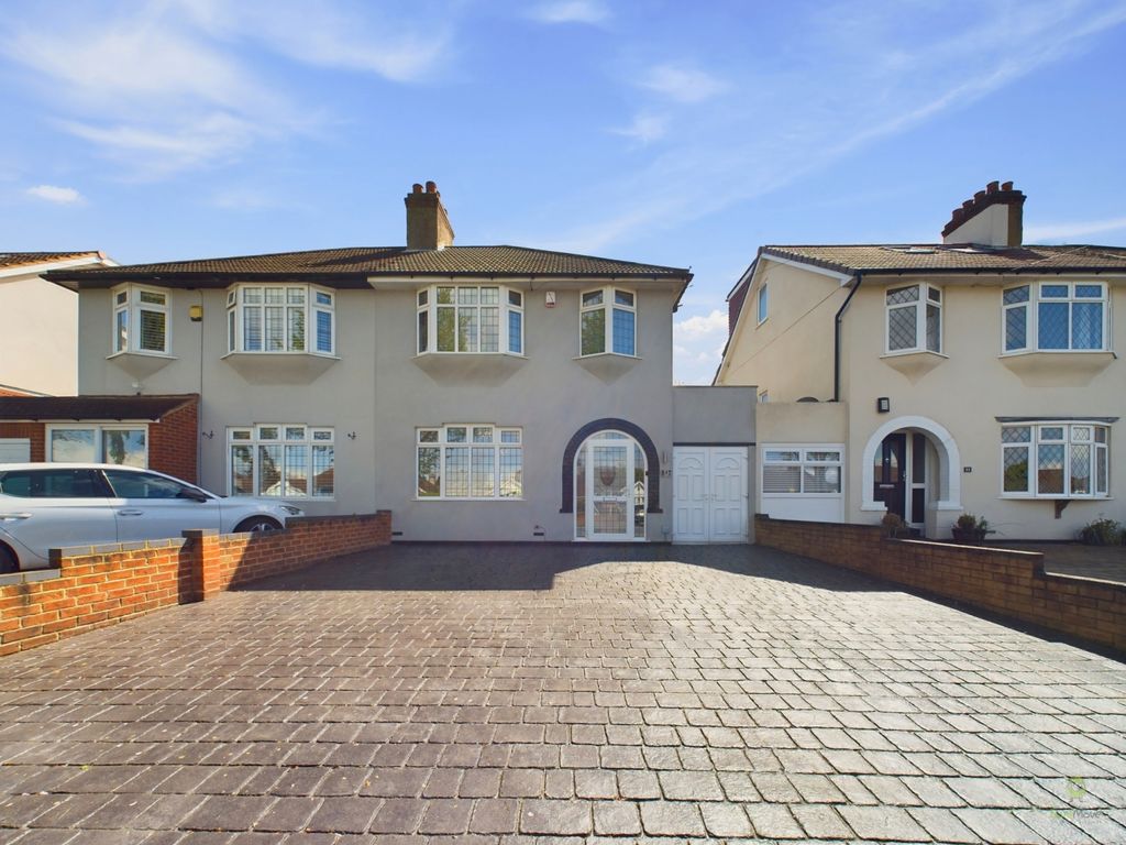 3 bed semidetached house for sale in Hythe Avenue, Bexleyheath DA7, £