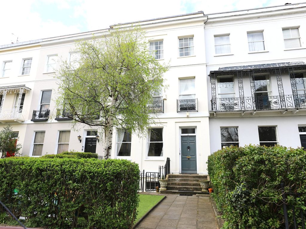 2 bed flat for sale in Evesham Road, Cheltenham, Gloucestershire GL52