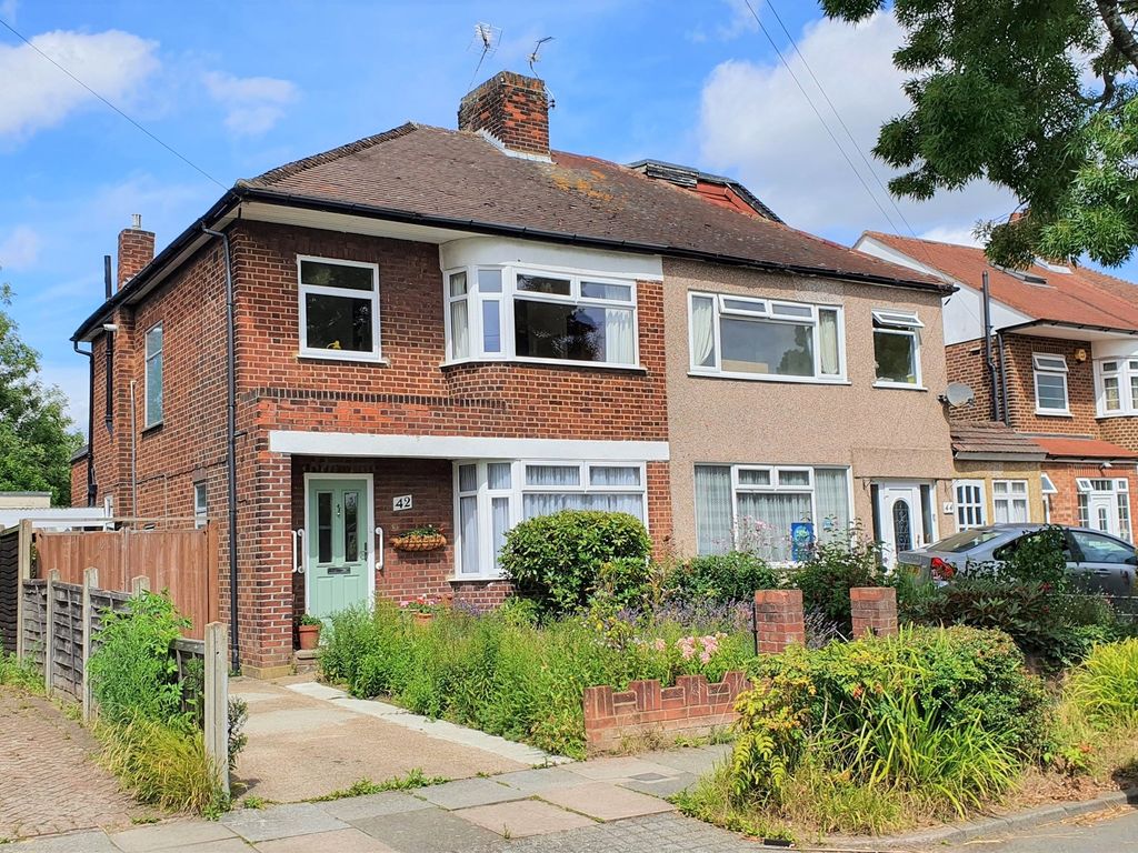3 bed semidetached house for sale in Peartree Road, Enfield EN1, £