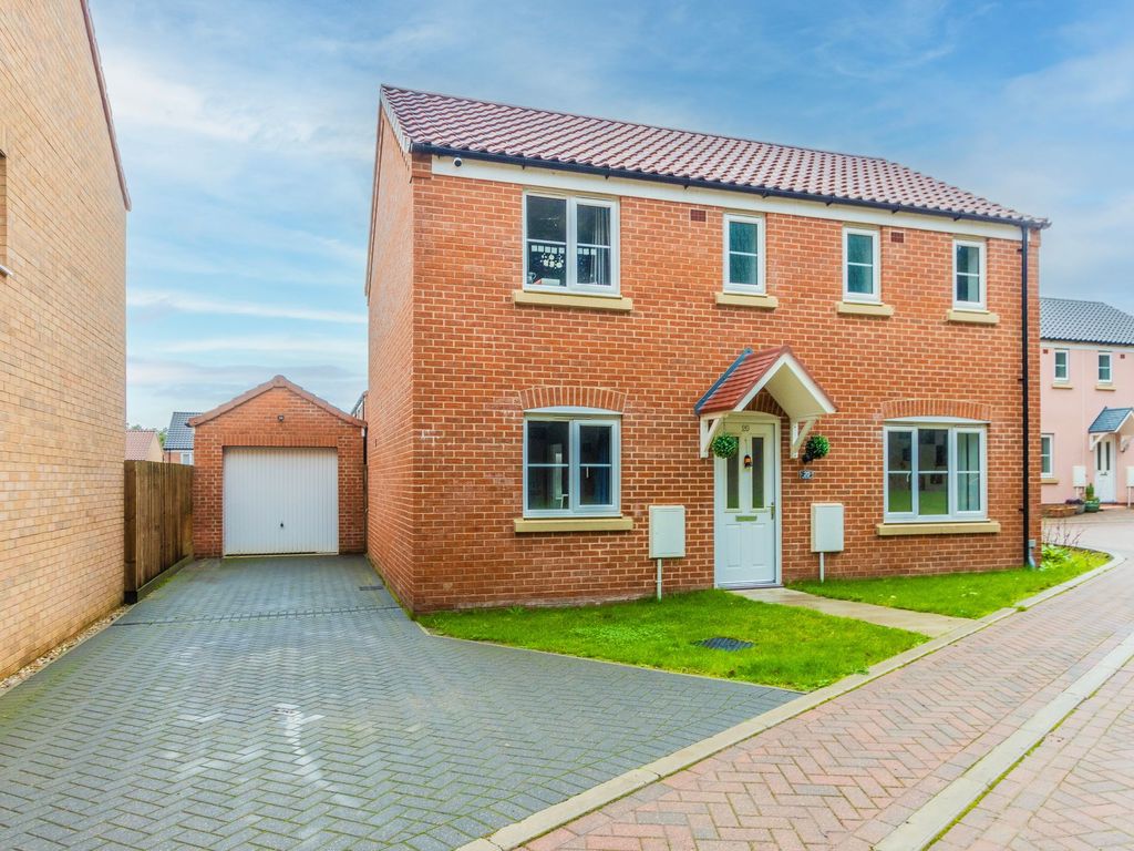 3 bed detached house for sale in Nuthatch Road, Sprowston NR7, £300,000