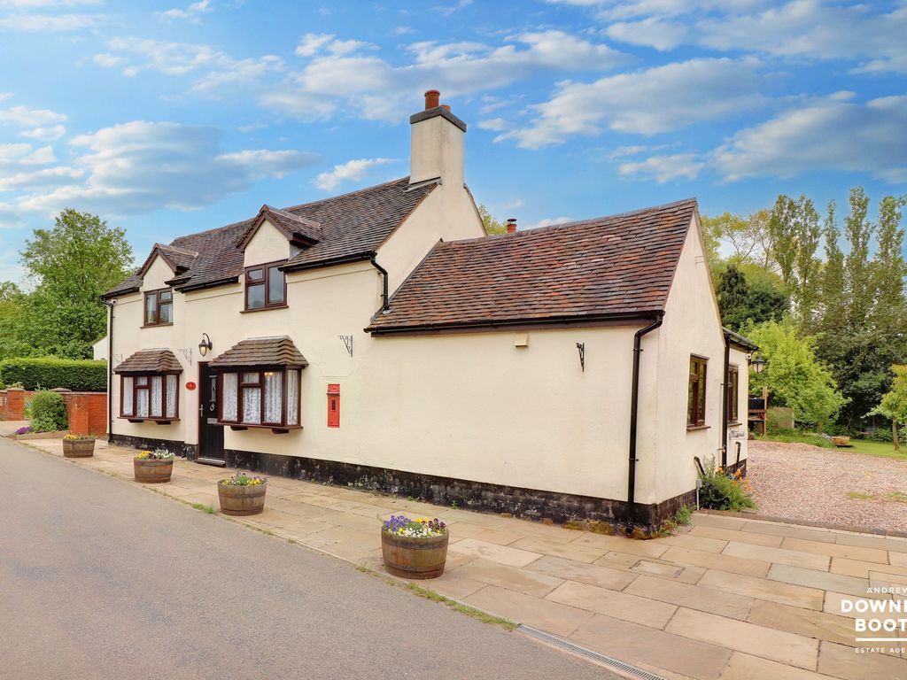 3 bed detached house for sale in The Old Post Office, Lower Lane