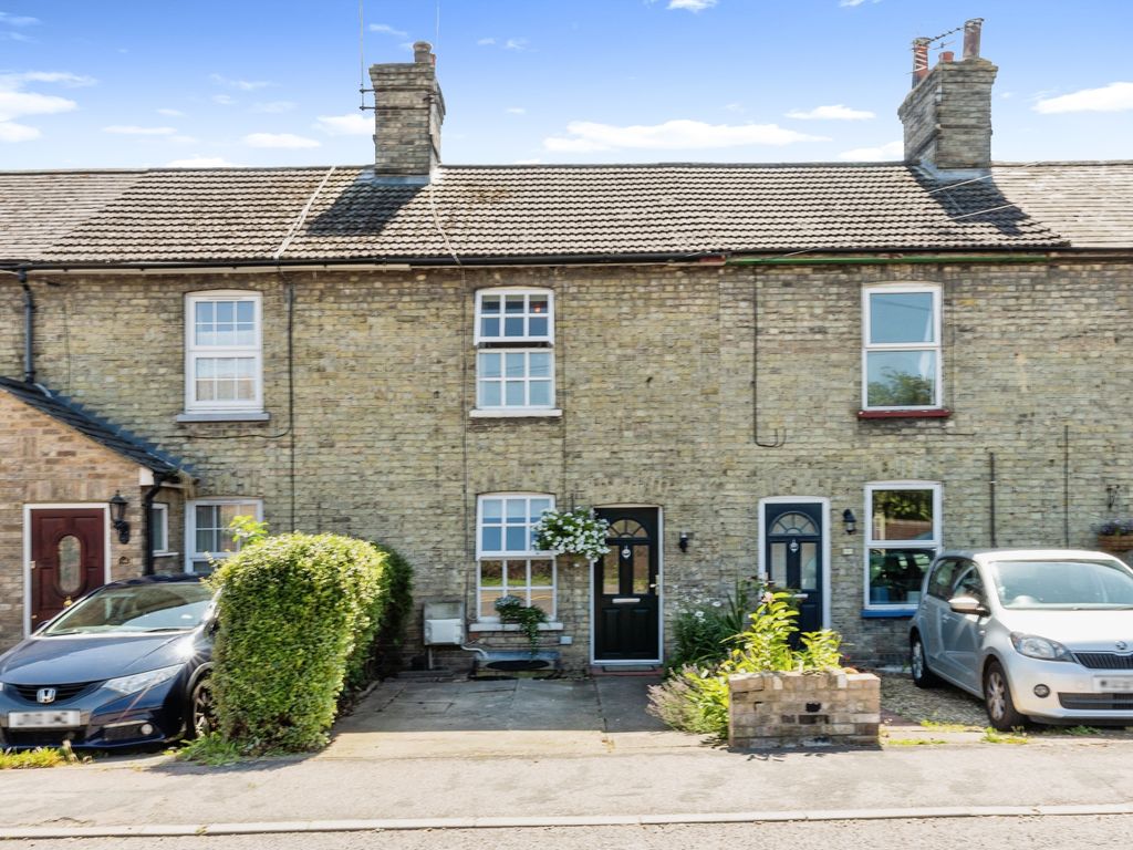 2 bed terraced house for sale in Orchard Road, Royston SG8, £325,000